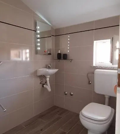 Apartmani Lanterna Krk Town Exterior photo